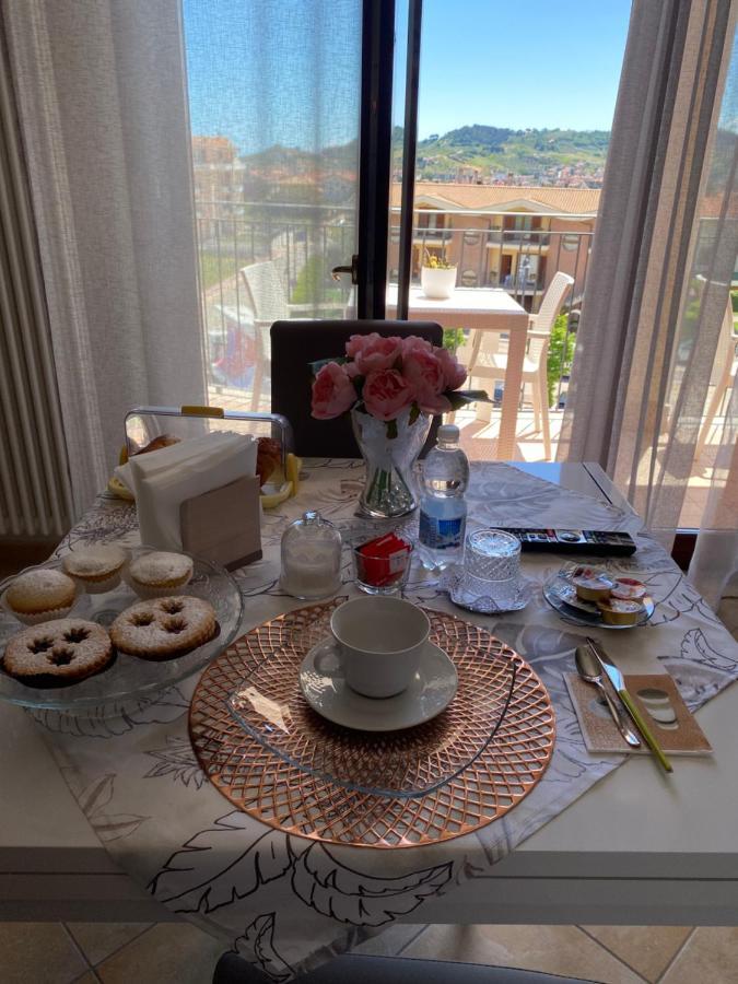 B&B Come A Casa Città Sant'Angelo Esterno foto